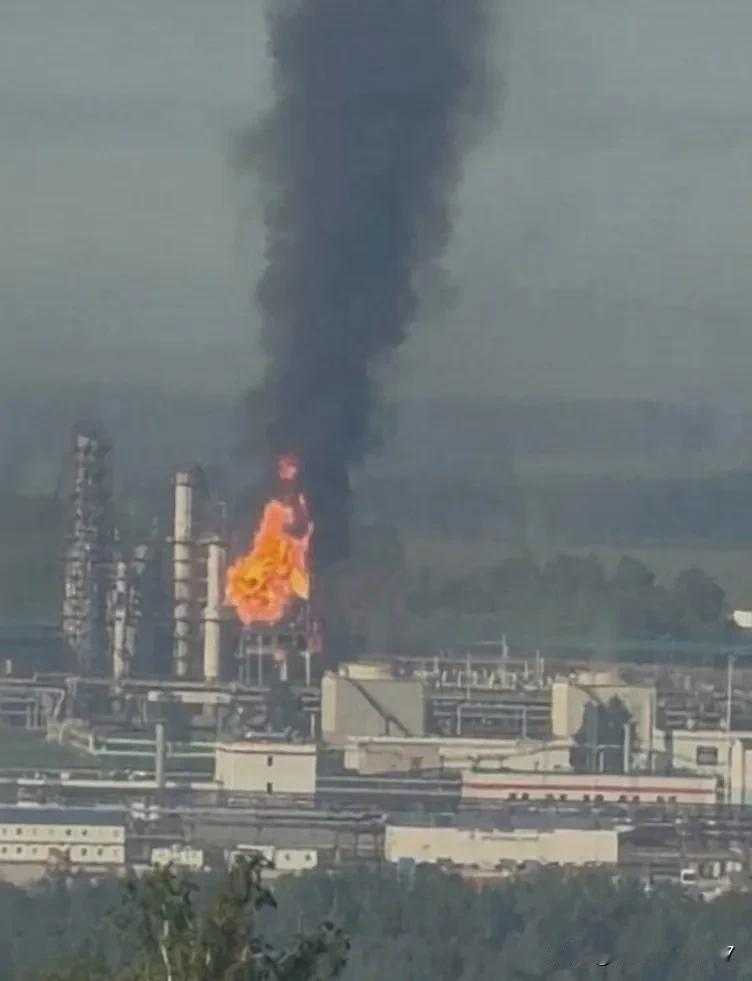 💥俄罗斯：乌克兰袭击了下诺夫哥罗德地区的Kstovo炼油厂。日产能34万桶