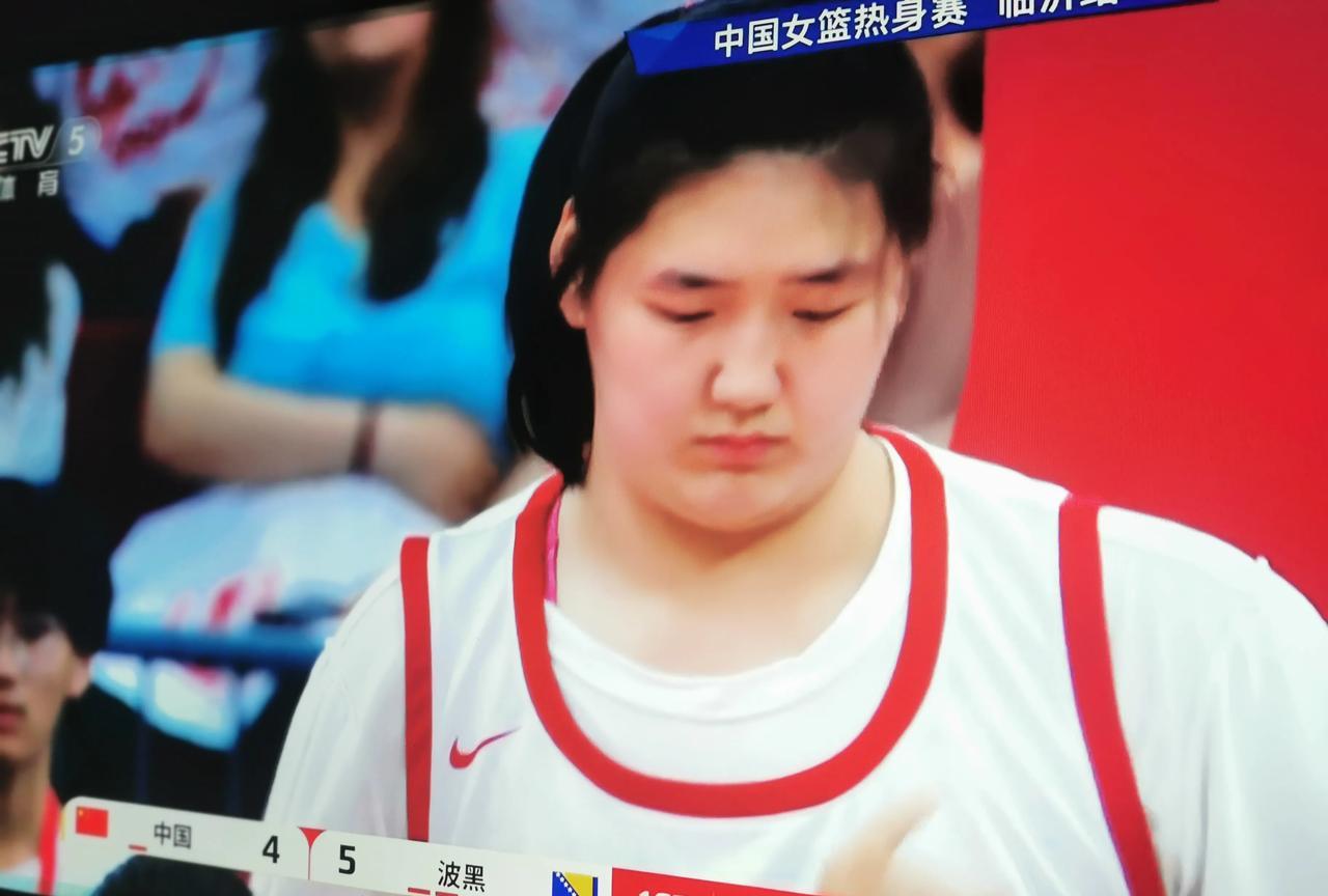 张子宇为中国队得分记住：第一节还有六分钟，张子宇为中国女篮拿下两分，这是张子宇