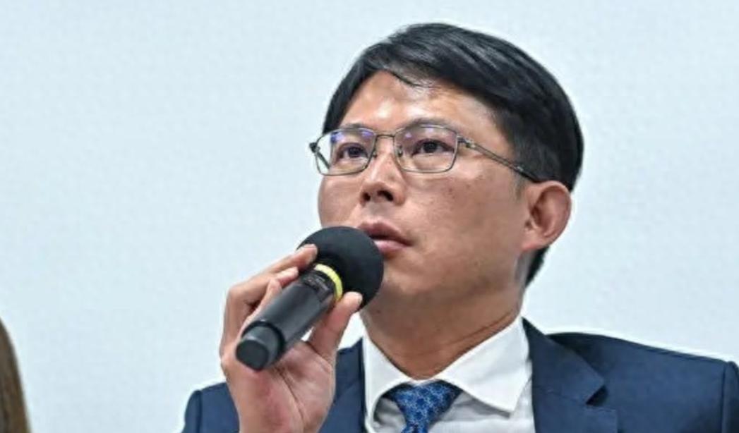 台湾政坛彻底乱了！黄国昌2月1日走人，柯文哲狂搞事，国民党捡大便宜麻