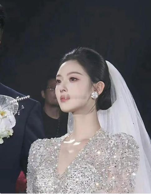 这新娘长得也太好看了吧，颜值不比明星差。