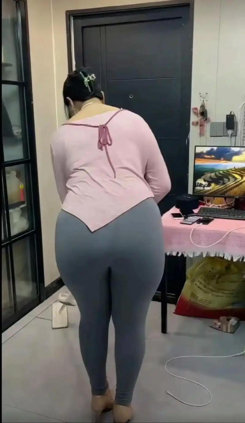 兄弟们，找老婆就要找壮壮的😘前天腿磕的有点严重不方便的时候都是我老婆背来背