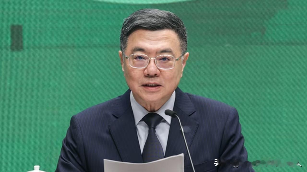 卓荣泰对韩国瑜开火了。他声称赖清德是在“好意提醒”，却痛骂韩国瑜“指桑骂槐”，毫