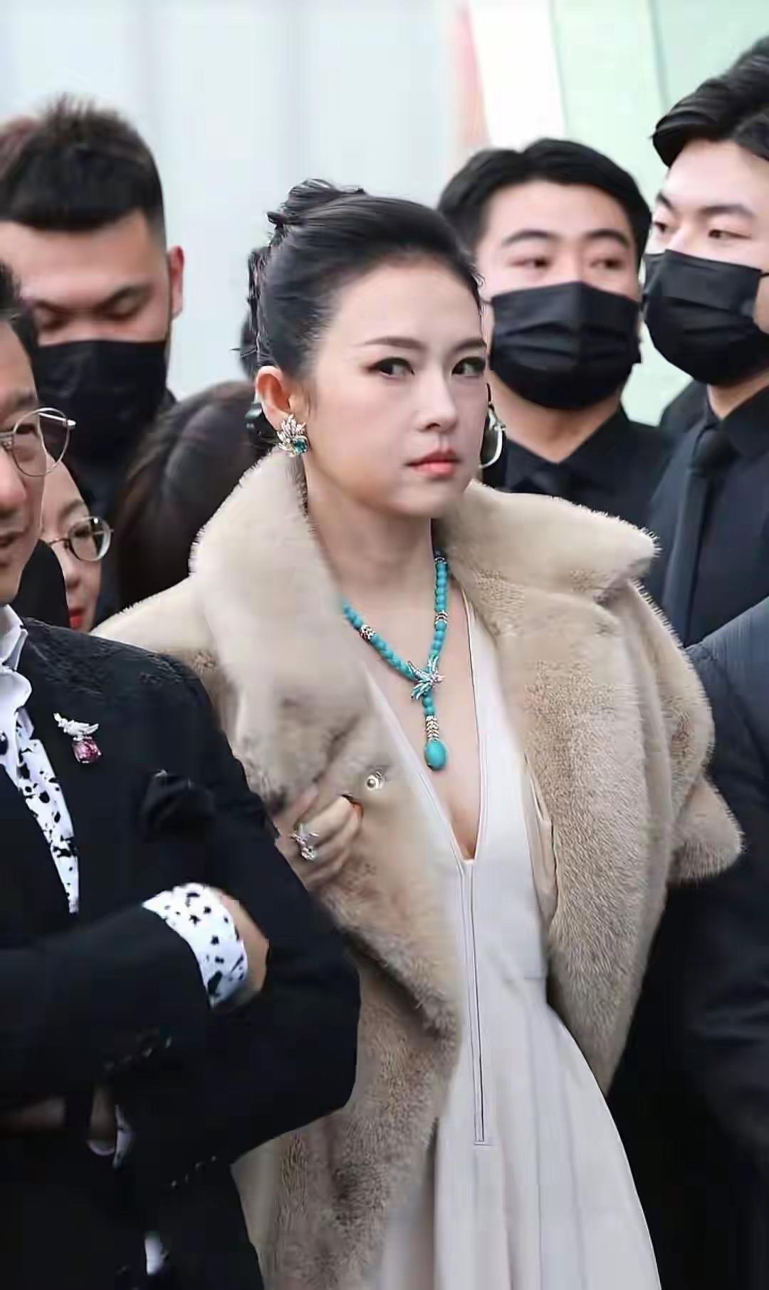 不得不说，女神就是女神，就是这种劲劲的感觉[呲牙笑]