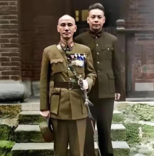 蒋经国后来翻脸不认章亚若生的双胞胎，硬说是别人留下的种。可当年在接到产子喜讯时，