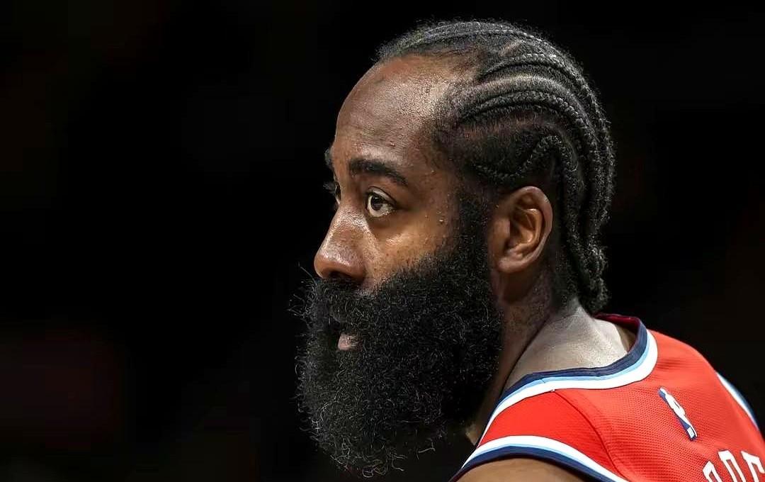 哈登首节砍下17分，然后突然“断电”了？别急，这不是状态滑坡。你看他的出手选