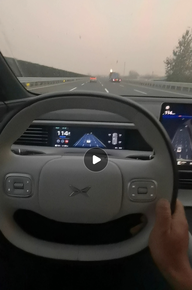 小鹏G6方向盘卡顿严重高速开着好累小鹏G6在高速不开NGP，自己驾驶情况下，方