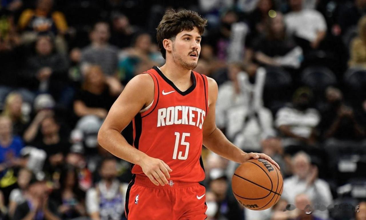 下面是一条关于火箭超级新星谢波德的好消息！今天NBA2K官方更新了球员的能力值，