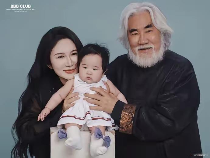 张纪中现任妻子杜星霖说了，网友不让人家活了！11月2日，杜星霖发文说：为了