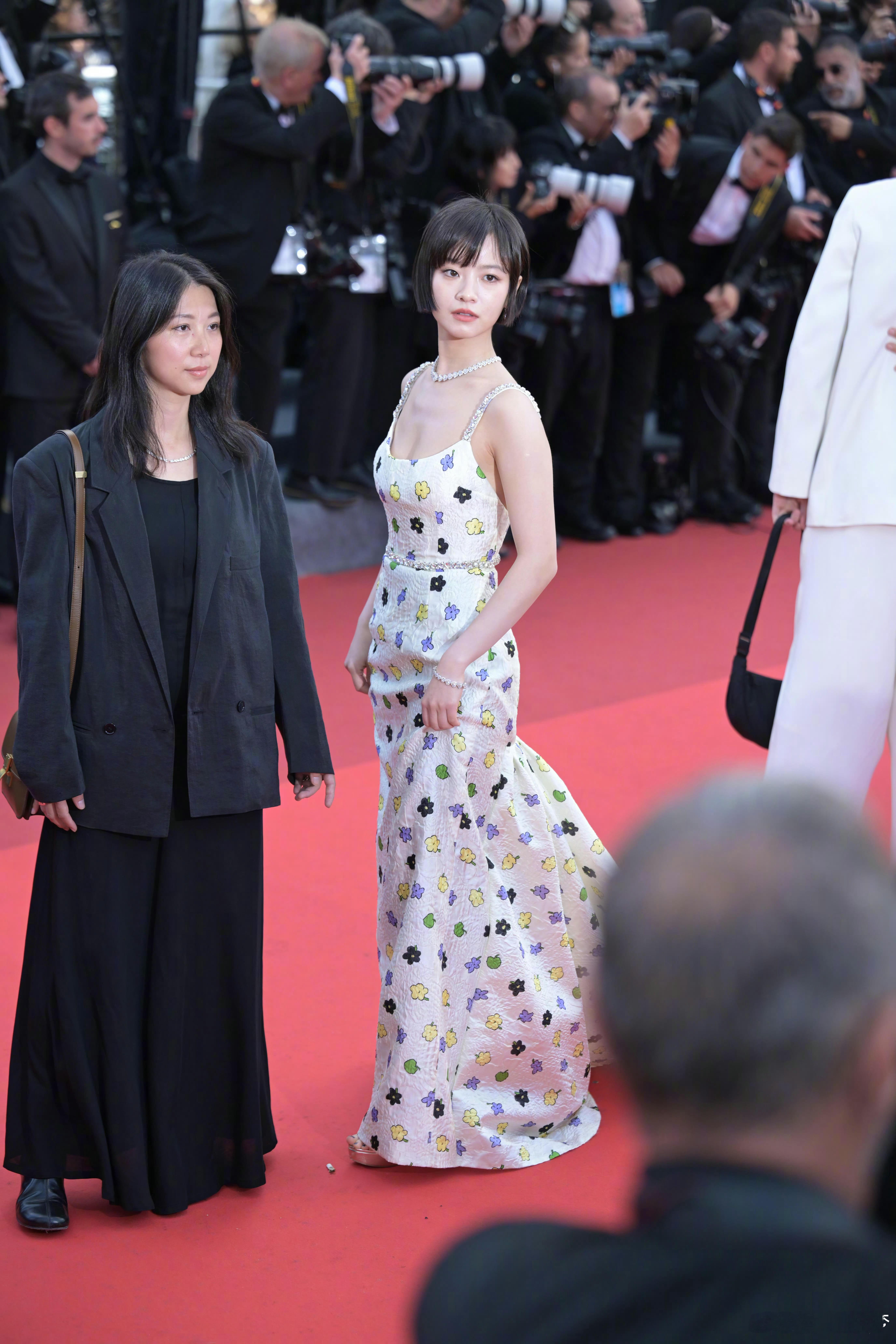 李庚希和MiuMiu这条裙子好搭！