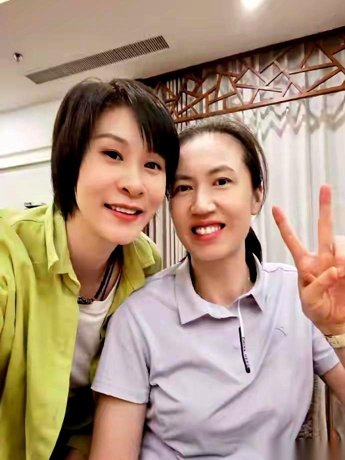 说真的，现在看女排，心里是真有点堵得慌。不是说姑娘们不拼，就是感觉…差了点什么