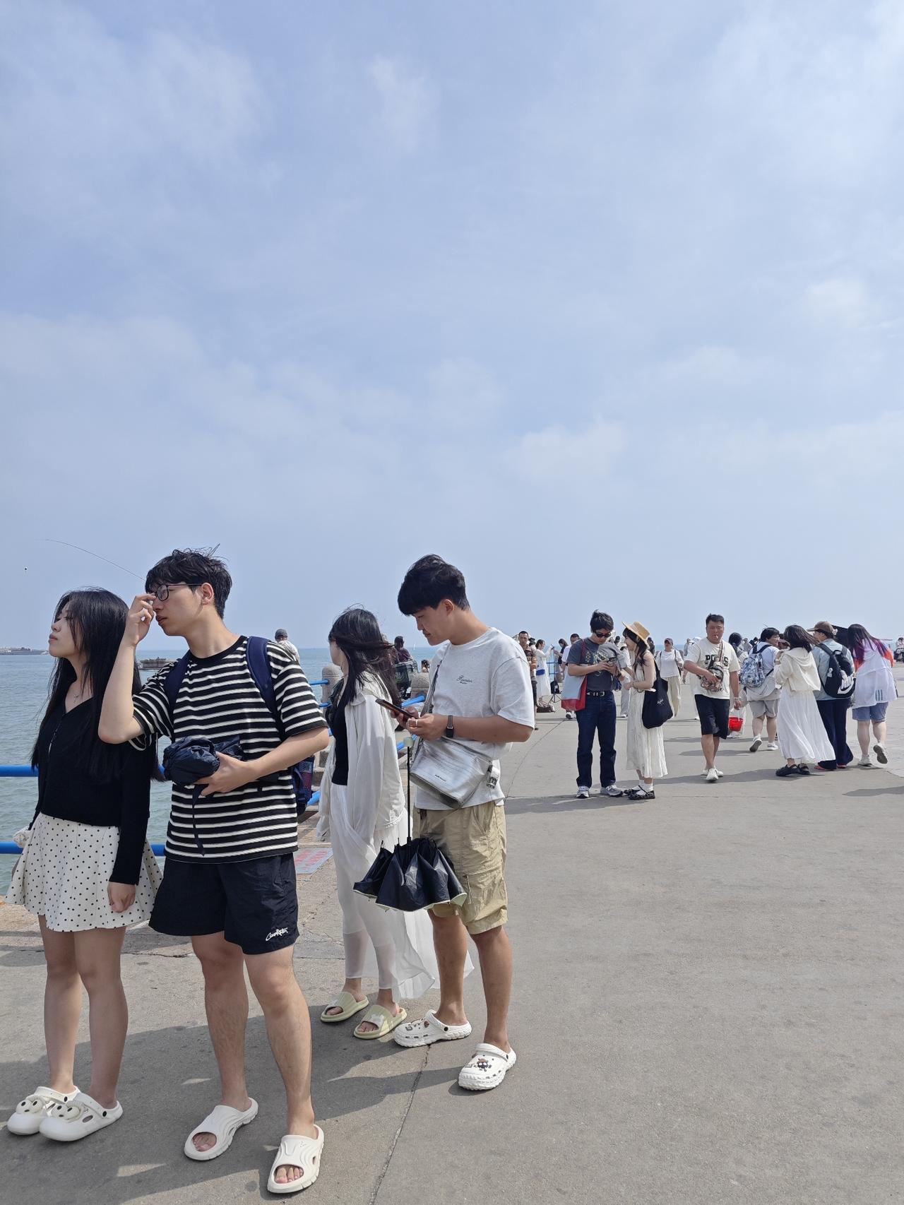 （18～3）自入夏以来，青岛的天气不仅没有热起来，反而一直都是凉凉爽爽的感觉。