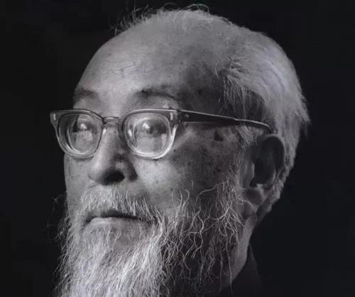 1985年，冯友兰过90大寿，请梁漱溟来。梁漱溟开始说天气不好，拒了。后来，他直