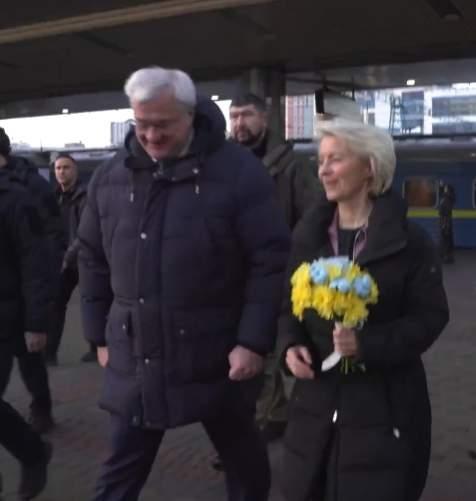 战争四周年之际，到访基辅的是冯德莱恩，及芬兰、丹麦、挪威、瑞典等政府首脑。泽连斯