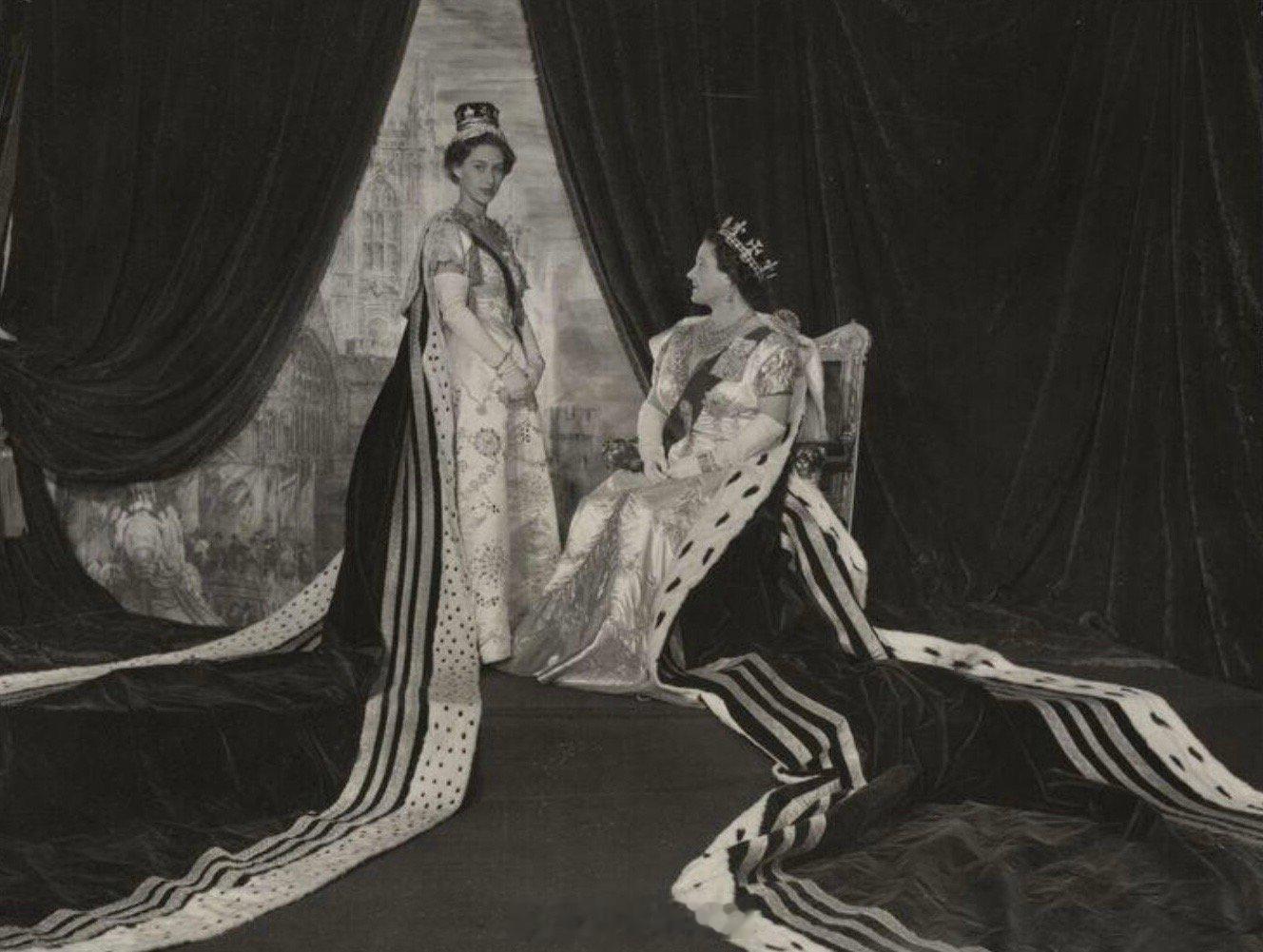 英国王室1953年6月2日，玛格丽特公主在伦敦威斯敏斯特大教堂参加姐姐伊丽莎