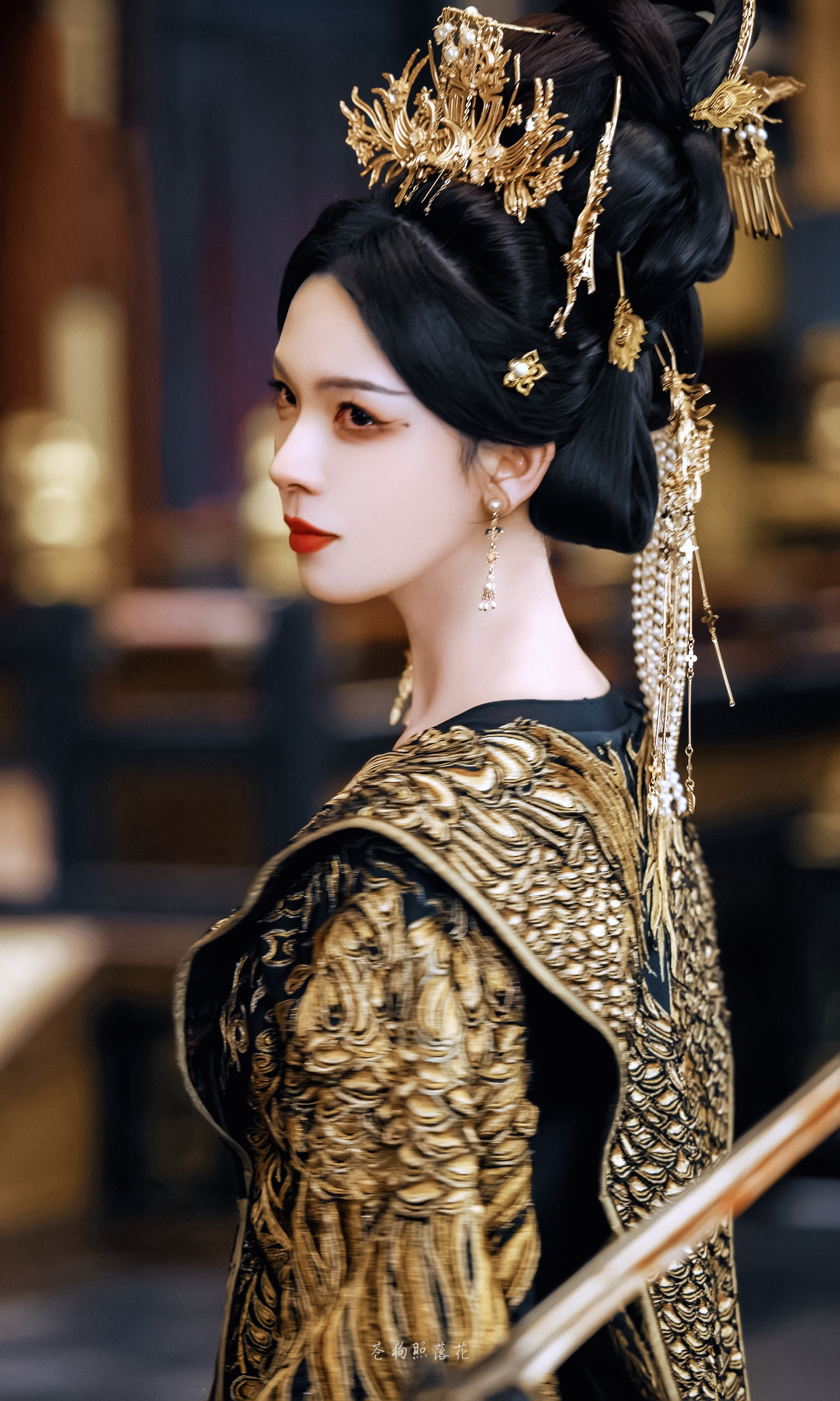 陈瑶《照镜辞》周若兮壁纸-黑衣（黑金）​​​