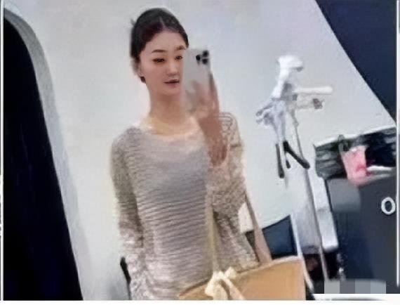 陈亚南这结局，说白了就是把平台当本事，把流量当底气！当初靠“大衣哥儿媳”的标签