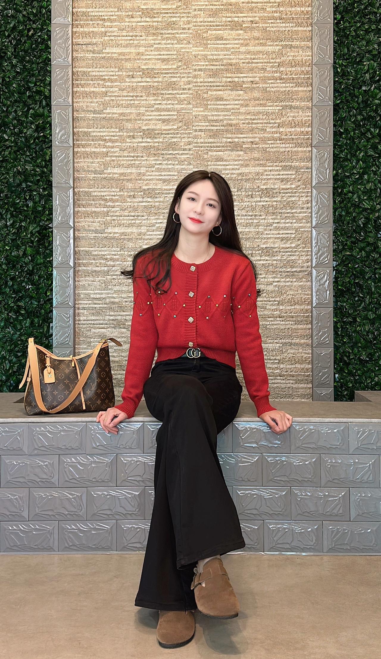 很喜欢现在的状态任何让人累的关系我都不想维持得之坦然失之淡然顺其自然毛衣红色毛