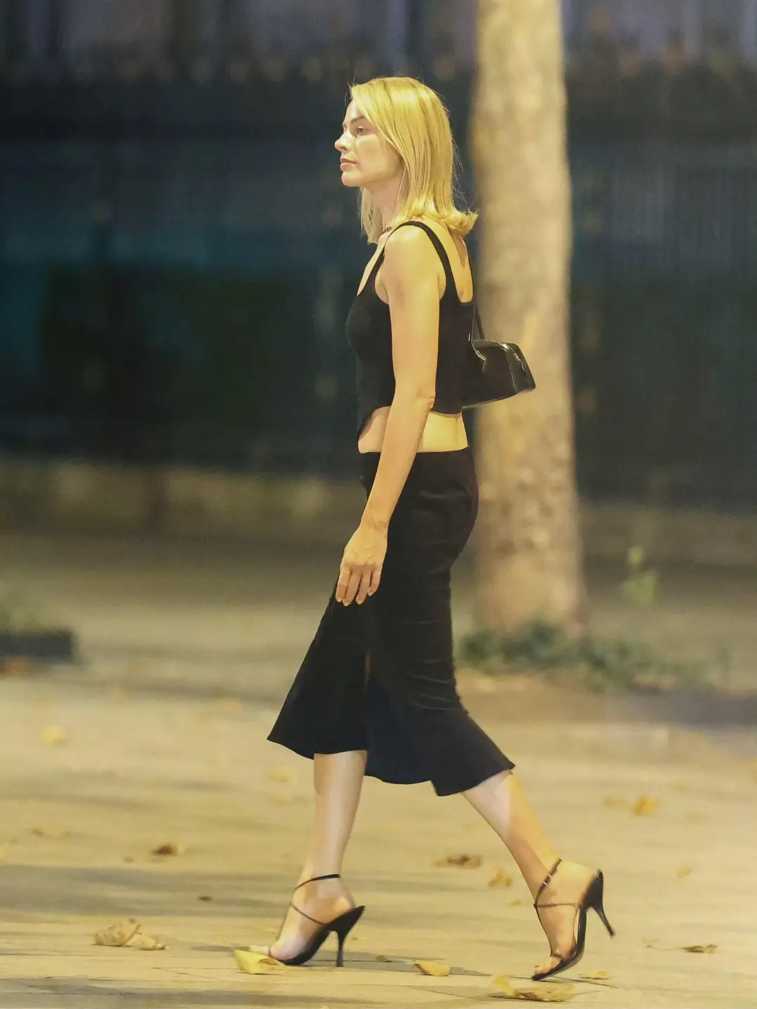 Margot Robbie 在巴黎约会穿搭📸