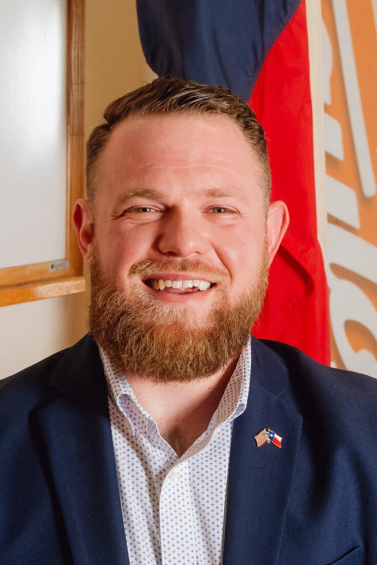 民主党候选人泰勒·雷梅特（TaylorRehmet）在德克萨斯州参议院第9