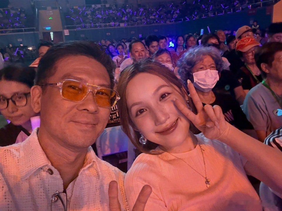 資深音樂製作人張佳添與TVB高層樂易玲（樂小姐）曾傳出緋聞。當時張佳添公開大讚樂