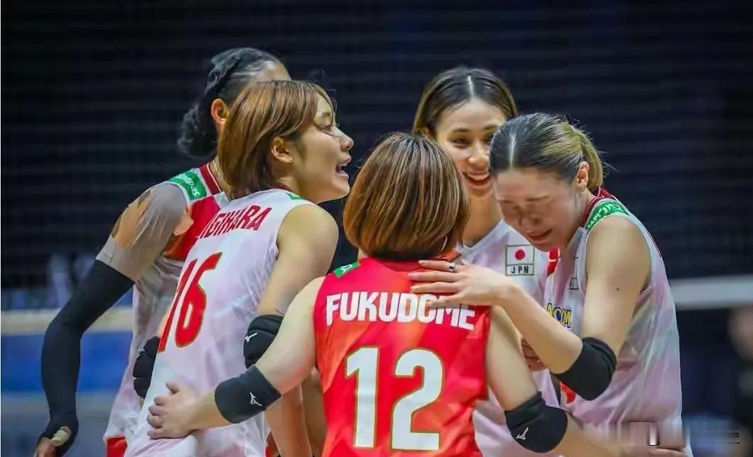 日本女排3:0战胜伊朗队，拿到亚锦赛季军。相比伊朗队，日本队进攻更加高效，一