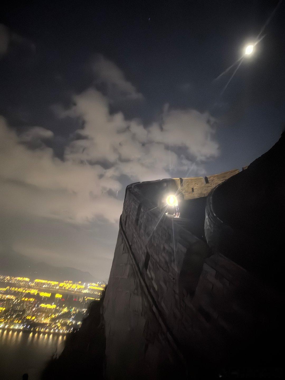 夜怕“长城”，脚骨子米软​​​