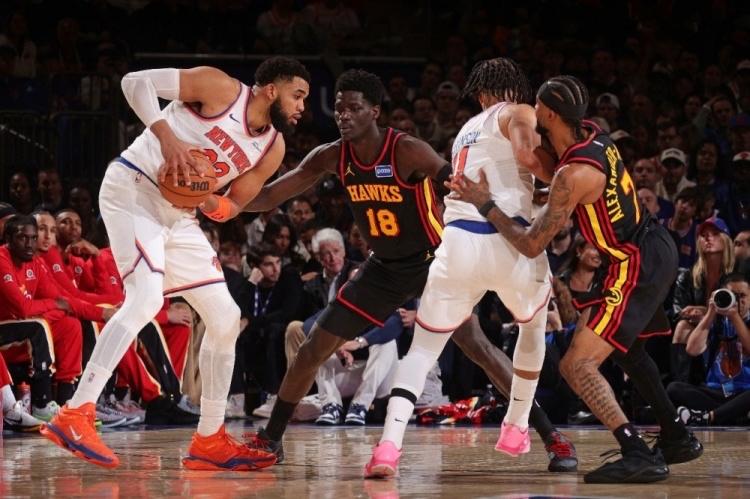 尼克斯进攻端最大的问题，就是唐斯没有球权！迈克布朗根本就没有给唐斯制定专门的核