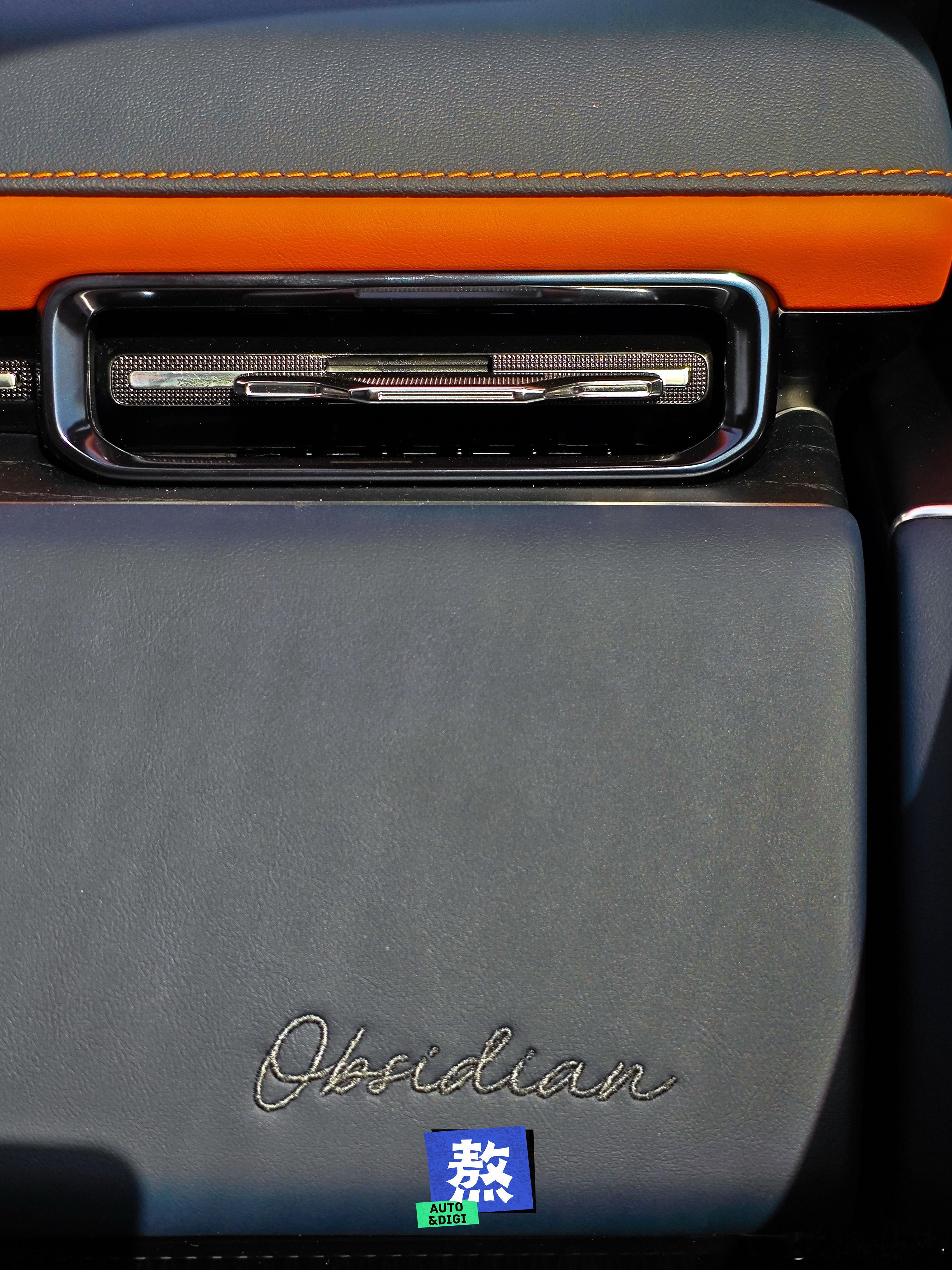 极氪9X曜黑版内饰“曜夜鎏金”晚上好像确实好看多了。极氪极氪9x