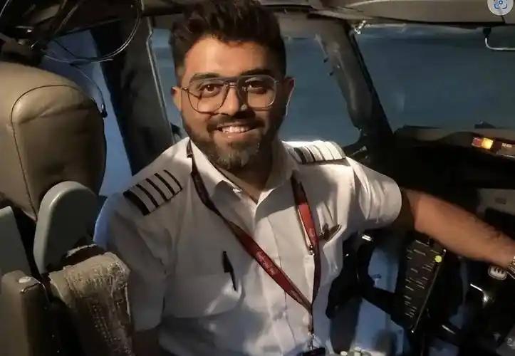 一万米高空直坠五千米，37秒内的生死时速，全机182人的命运被两个人改写。被刺数