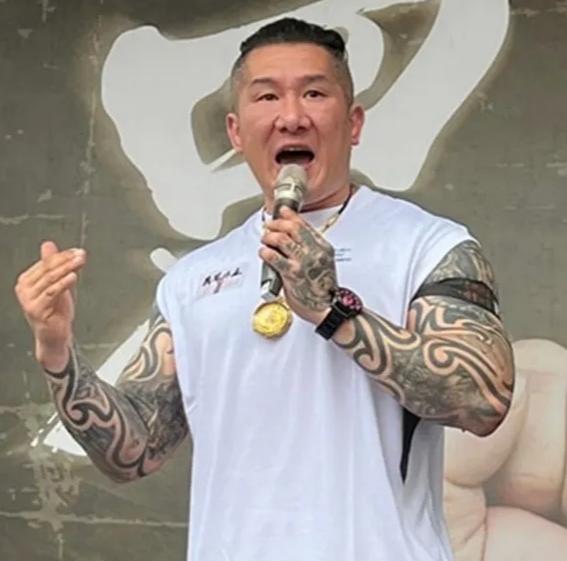 民进党果然害怕网红馆长下个月到大陆看大阅兵据岛内媒体爆料，民进党已经警告网红馆
