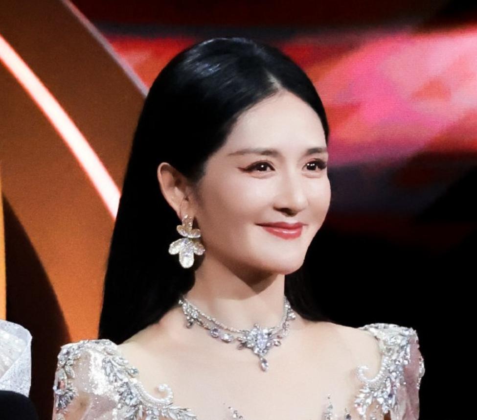 谢娜，愤怒喊话薛之谦！3月3日一大早，谢娜忍了一晚上，终于还是忍不住发文了，