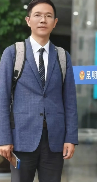 家人们姗姗来了啊，现在是早晨6点姗姗看到一个好消息，家人们注意了！Z新消息震撼来