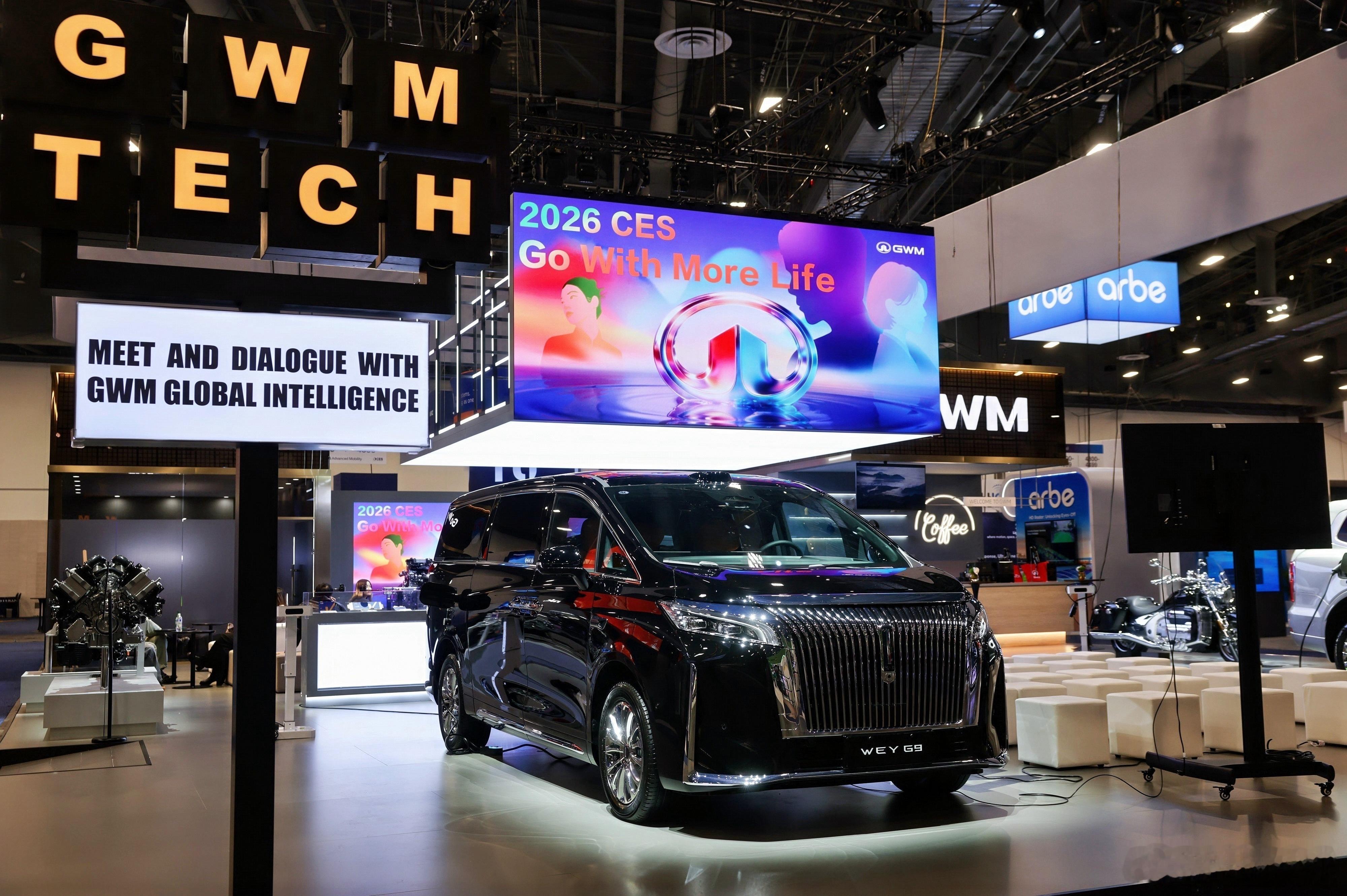 长城汽车的CES展台依然是人潮人涌，在2025CES我们看到了长城在全球给大家