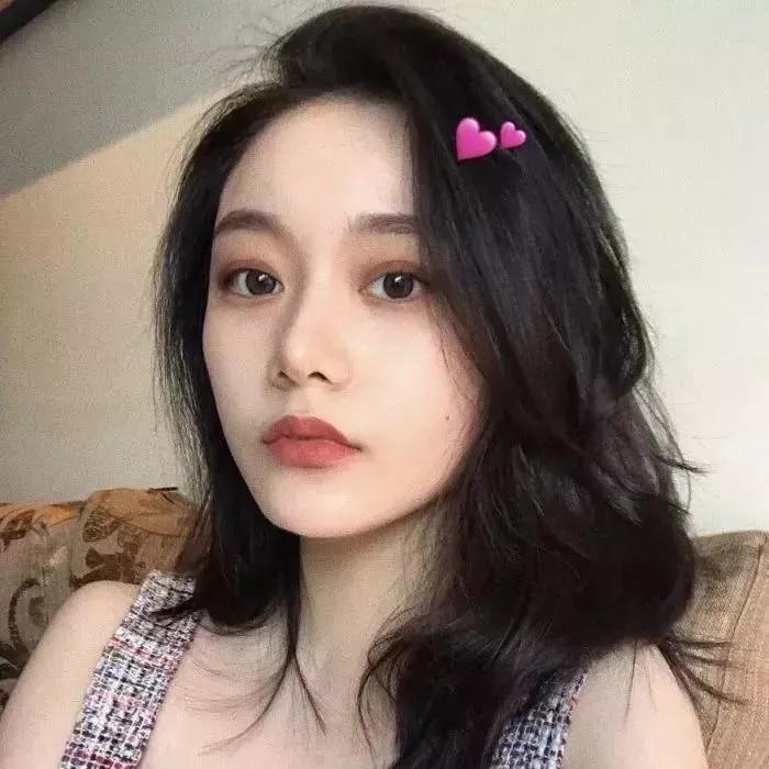 红颜如画，心随影动。温婉眸光淡影美人图美景由心生浮生如露情如尘似水如镜