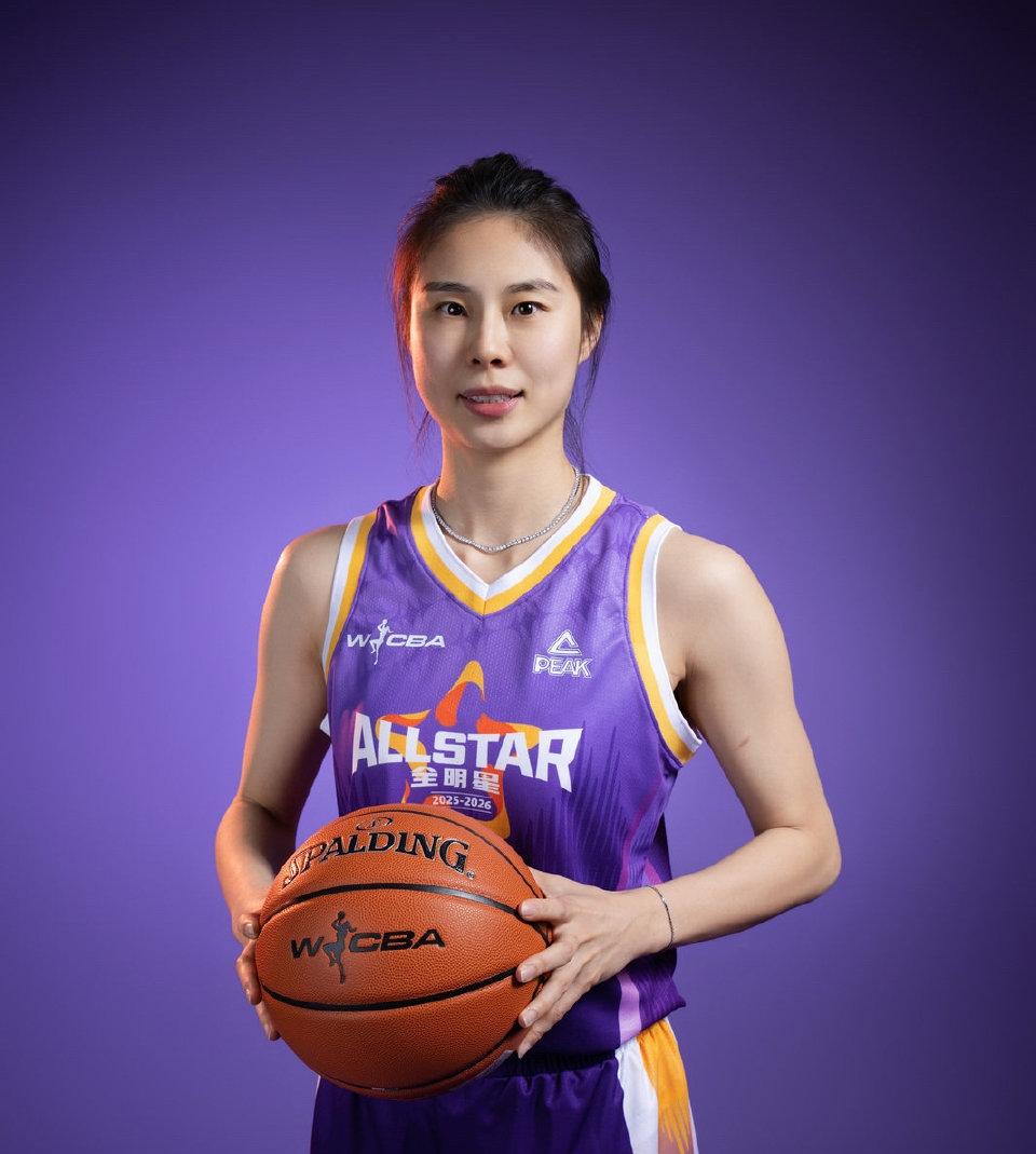 四川女篮王思雨真是彻底迷失了！在刚刚结束的WCBA总决赛第二场较量中，四川女篮客