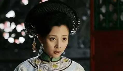 一个堂堂大清皇后，在紫禁城里被饿了整整四天。奄奄一息之际，她偷偷派人给父亲送出求