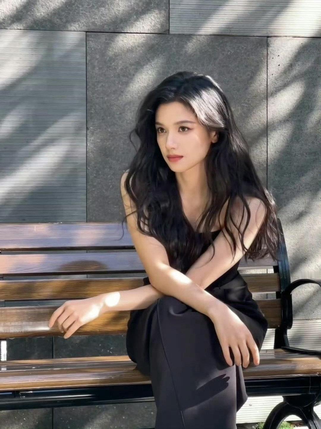 张婧仪live的神张婧仪的live图才是“人间美神”的正确打开方式！秋日阳光里