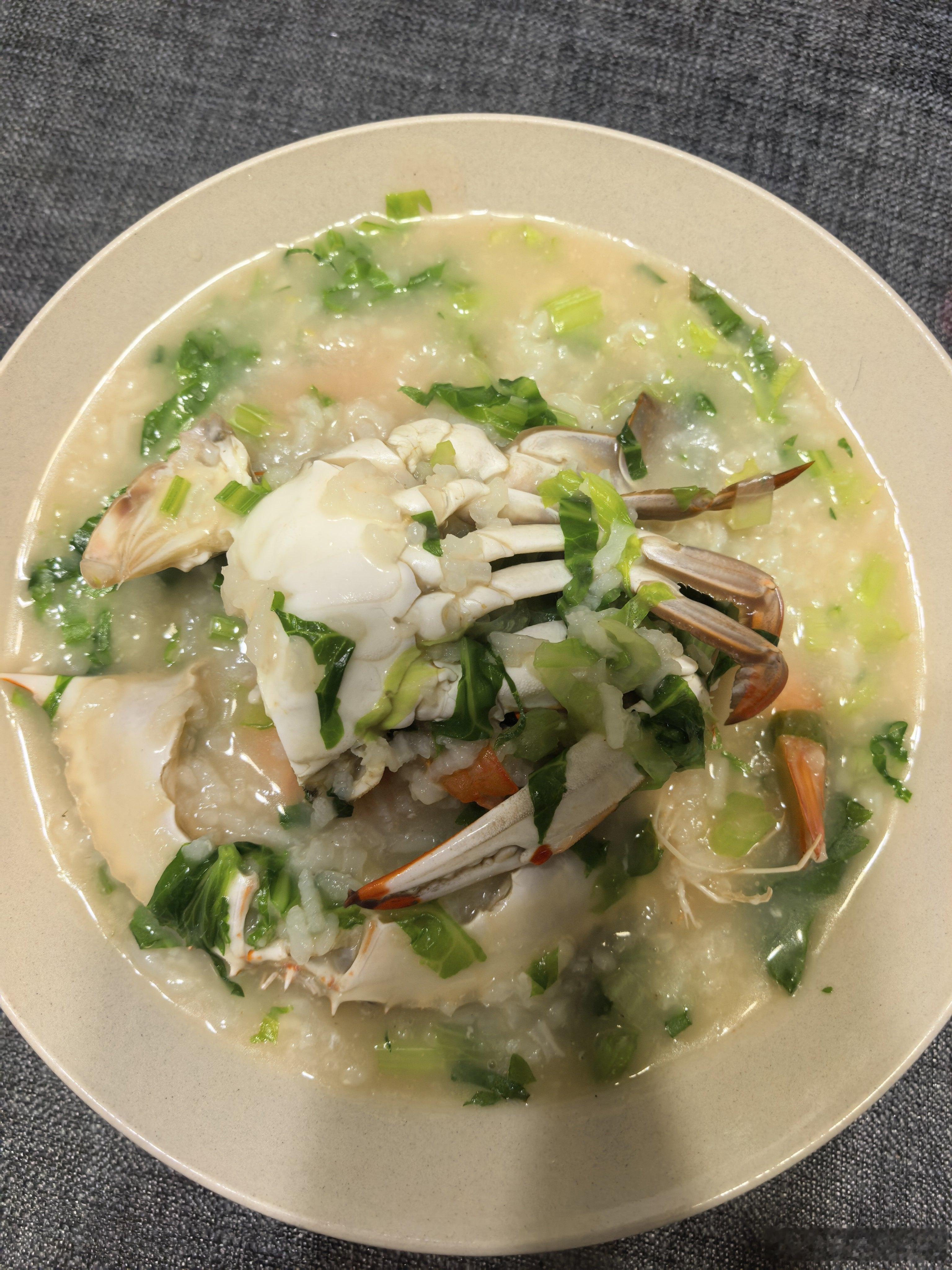 午晚饭来了一锅出的海鲜粥剩下的几只螃蟹美食生活​​​