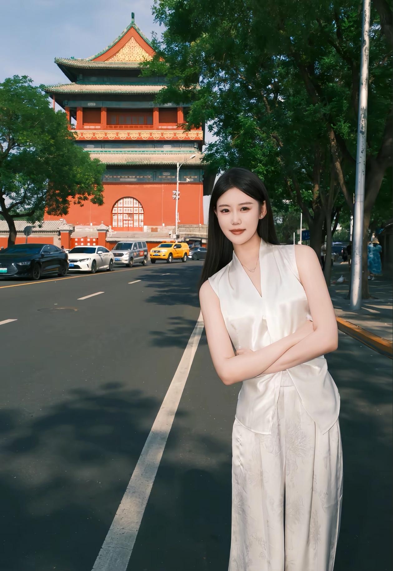 在历史与现代的交汇中，感受时光的静谧与美好。