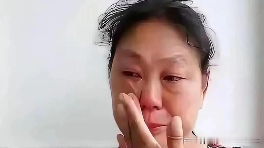 亲妈一张嘴直接端了儿子的饭碗，上海这位阿姨的凡尔赛炫耀，反倒给自己家招来了实名举