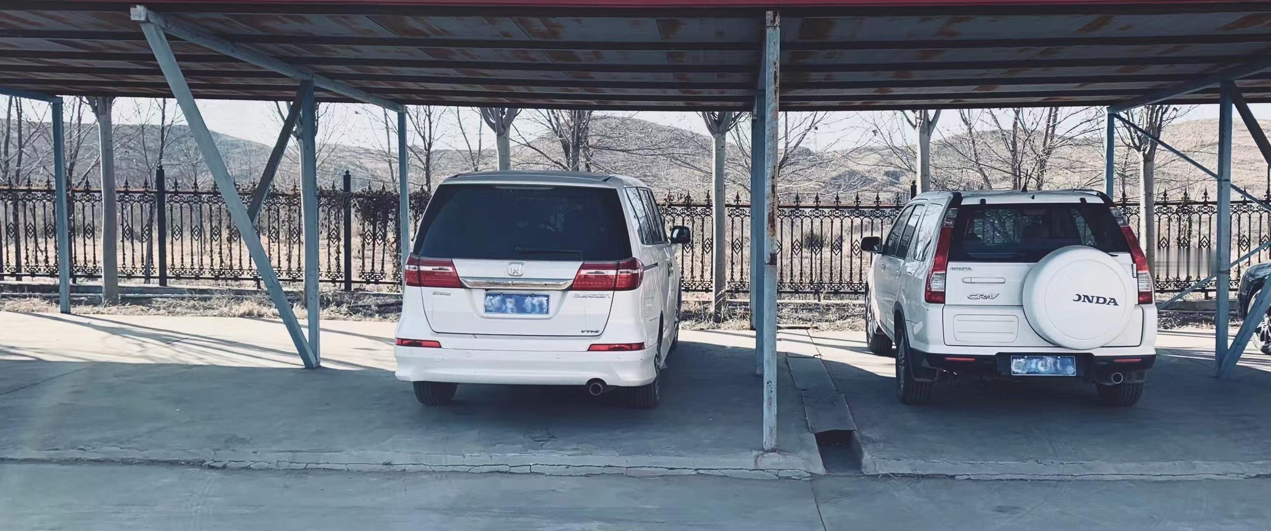 总有人说一日本田终身本田，其实本田不光发动机好，很多车内的巧思也很好的，比如CR