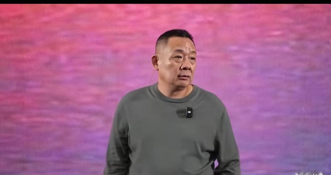 胖东来老板于东来冲下属发一次火，自掏腰包10万块！这可不是开玩笑，是真金白银往外