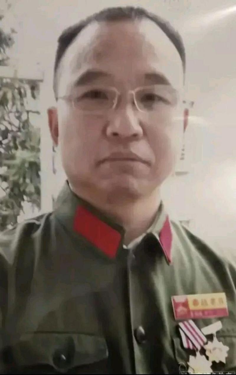 1984年，战士李陶雄中弹牺牲，送葬途中遗体竟两次从车上跌落，护士郑英察