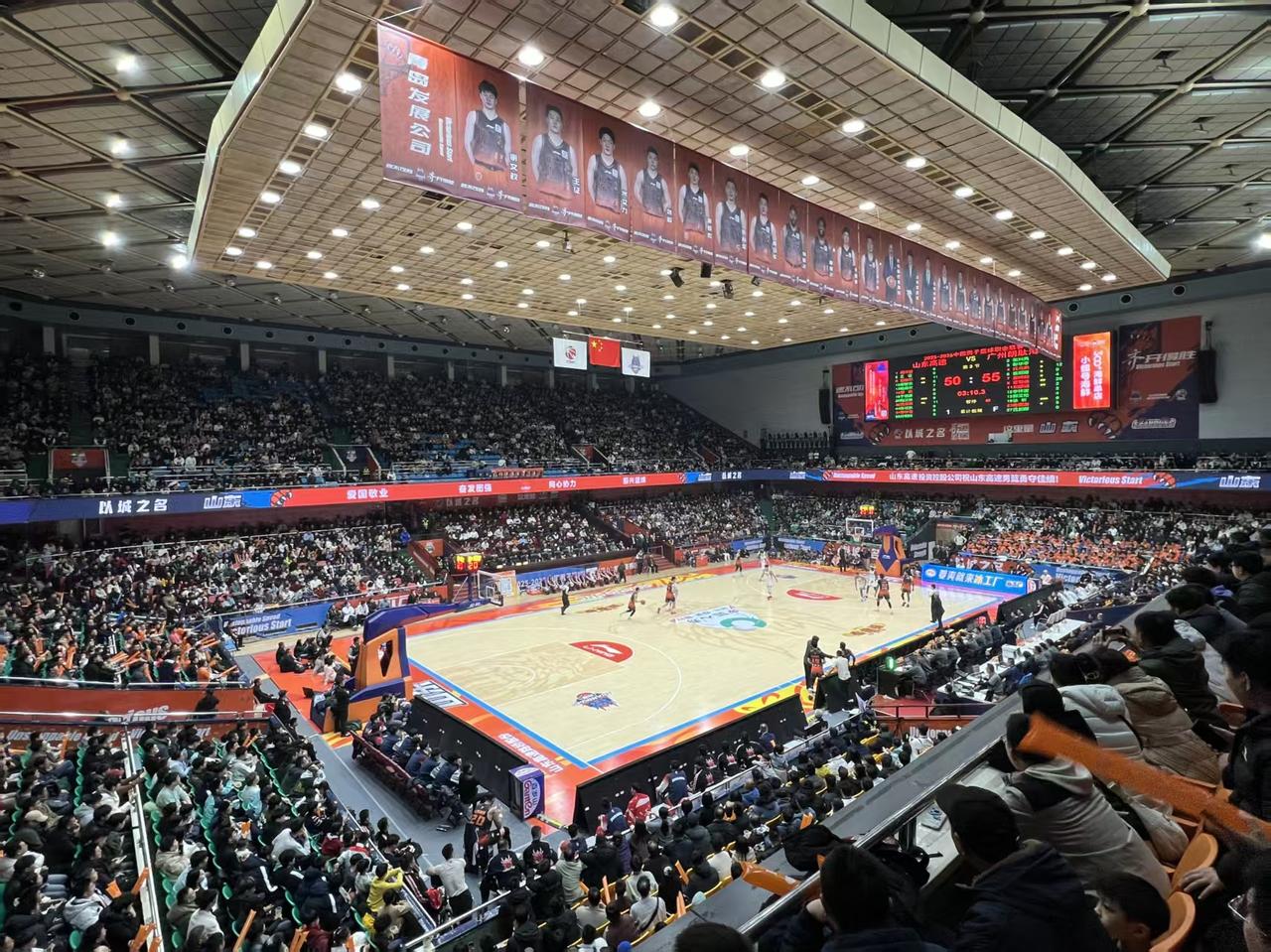 丁彦雨航自我官宣退役令山东球迷有点不忍，仁义的山东人视为丁彦雨航的篮球事业的职业