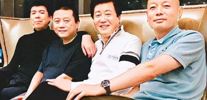王朔这人，真是京圈里一个绕不开的“符号”。他身上那股子劲儿，一半是才华，一半是