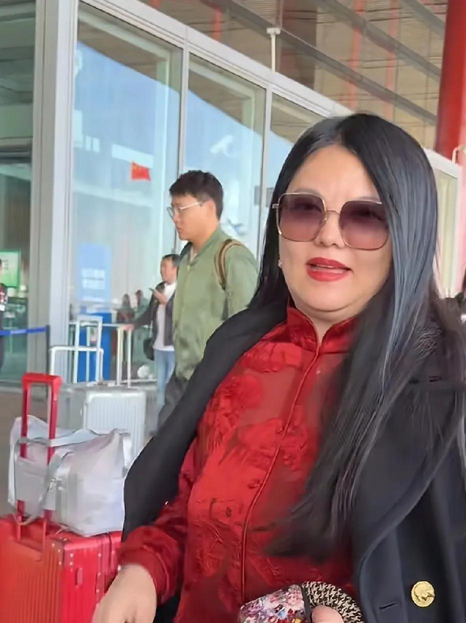 你们的原相机是怎么拍的？给点美颜啊。不过湘姐的气场说真的，是很强大，你能在现场感