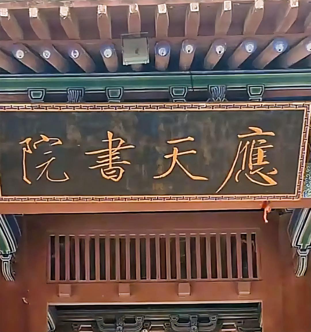 为啥宋徽宗的瘦金体可以放大做牌匾？因为这样字势宏大的字放大后反而更好看一些，就好