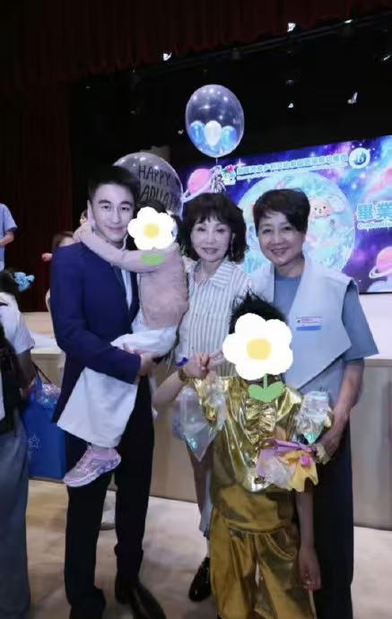 何猷君儿子幼儿园，真豪啊，长见识了！​​何猷君和奚梦瑶6岁的儿子幼儿园毕业了，