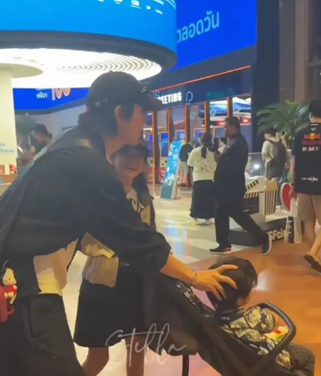 戚薇李承铉泰国之旅女儿洋气儿子可爱