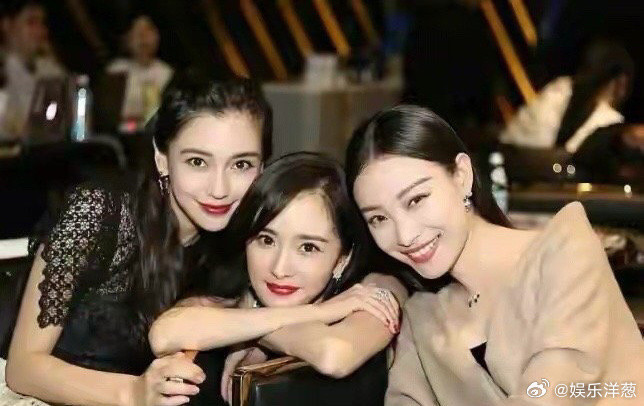 两张很有争议的照片，杨幂、Angelababy和倪妮的合照，你第一眼看到谁？